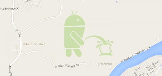 Google Maps kaartidelt leiab kujundi, kus Androidi maskott urineerib Apple logo peale.