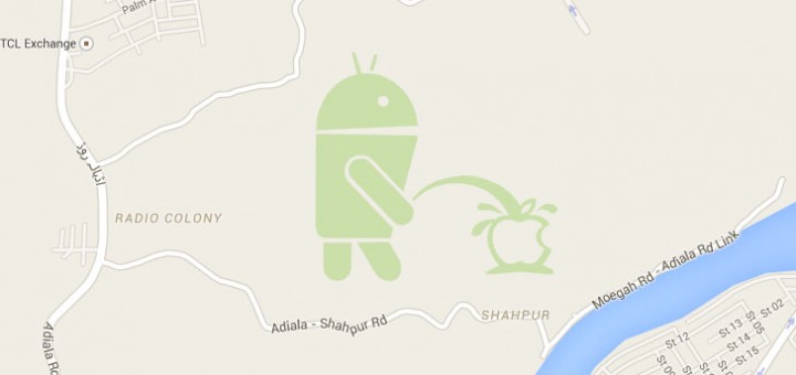 Google Maps kaartidelt leiab kujundi, kus Androidi maskott urineerib Apple logo peale.